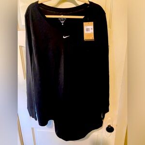 Nike plus size 3x women’s long sleeve tshirt. NWT BLACK